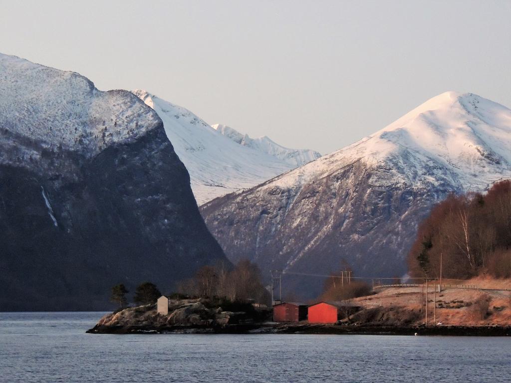 Isfjorden Tindelykkeヴィラ エクステリア 写真